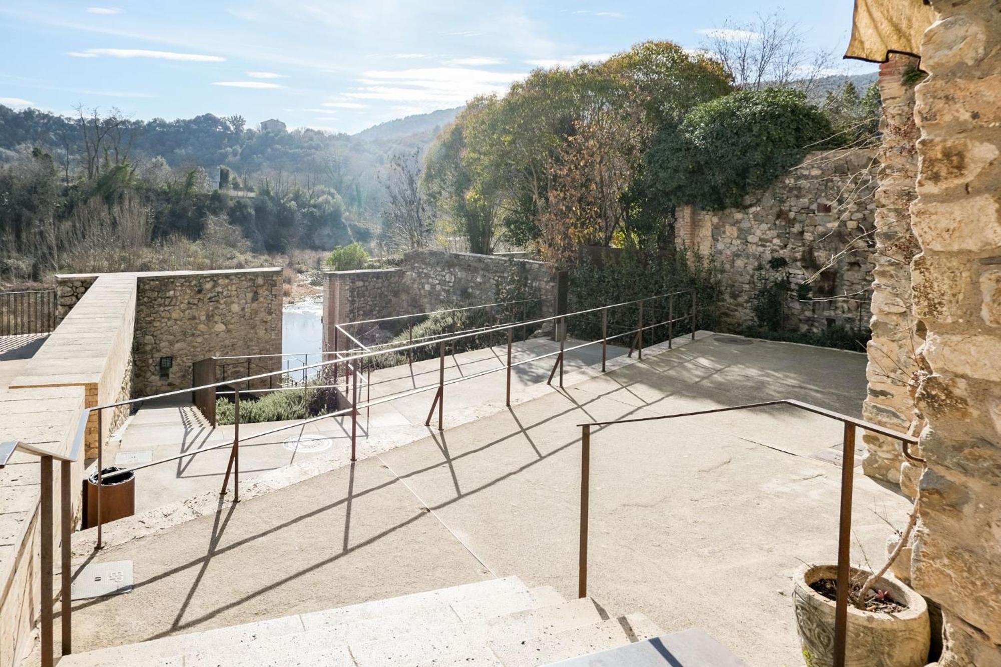 10 Del Pont Alojamiento Con Vistas Panoramicas Besalu Luaran gambar